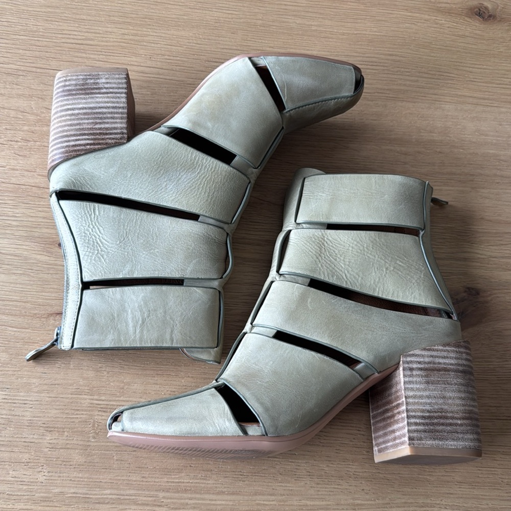 Anthropology Silent D Sergio Boots sz 7